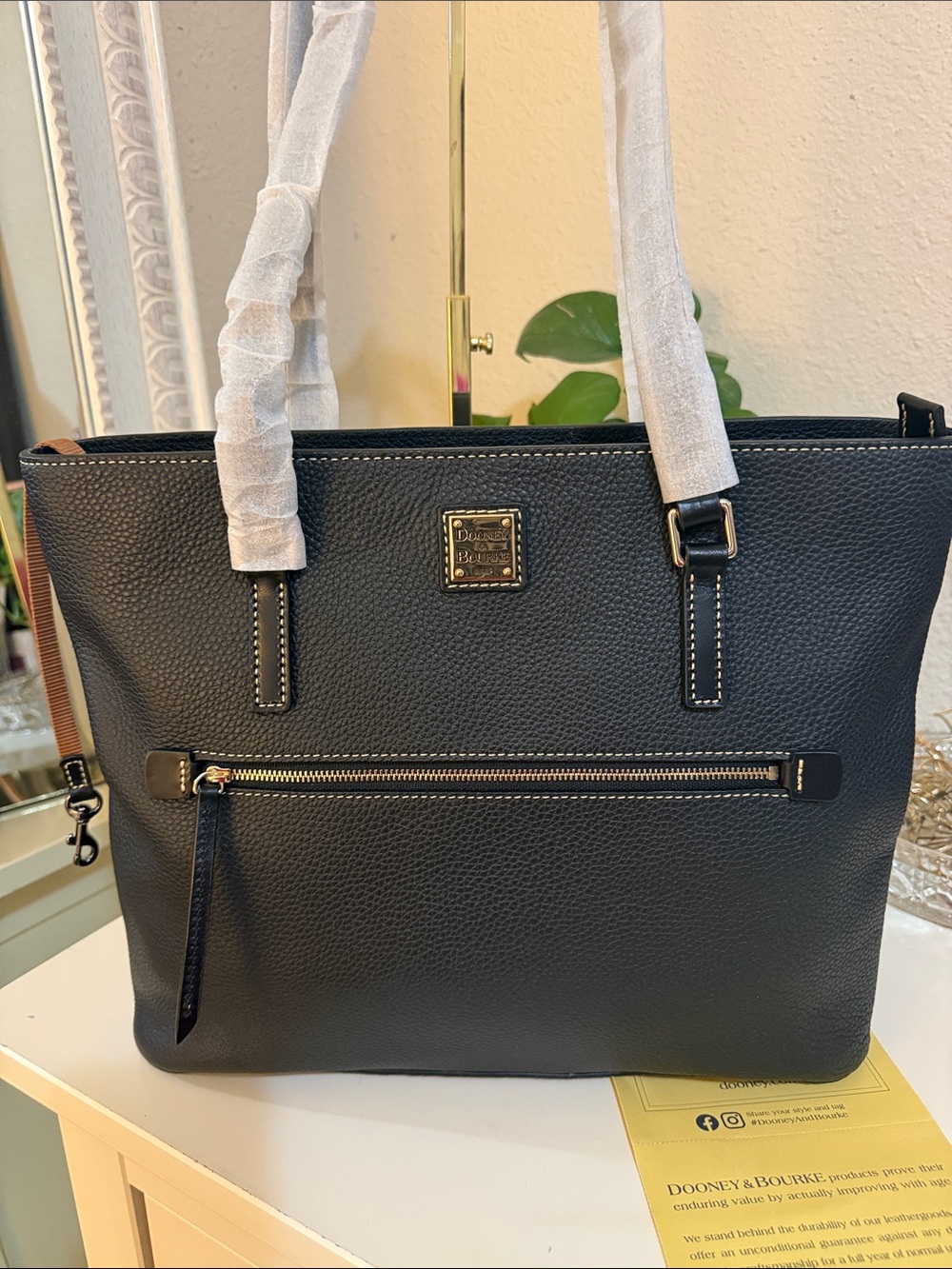 New Dooney & Bourke Pebble Grain Large Shopper . NWT.